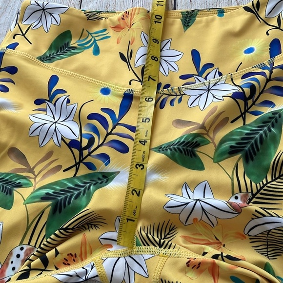 Zyia reflective Light n Tight leggings Yellow floral print Mesh detail Size 6-8 - Picture 5 of 10